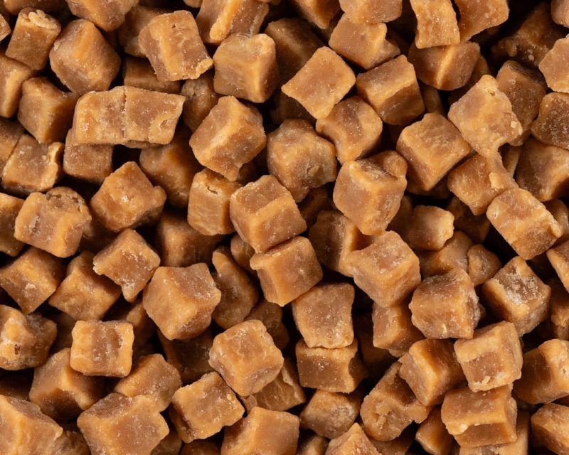 HARFG045-1000_Salted Caramel Fudge (4-10mm) Freeze Resistant Starch Dusted